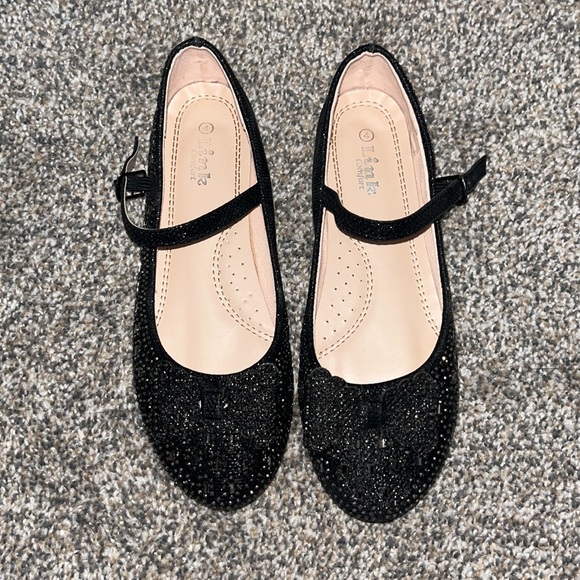 Link Comfort, Size 4 Girls - USED ONCE - LIKE NEW. Black with silver gems - Picture 3 of 3
